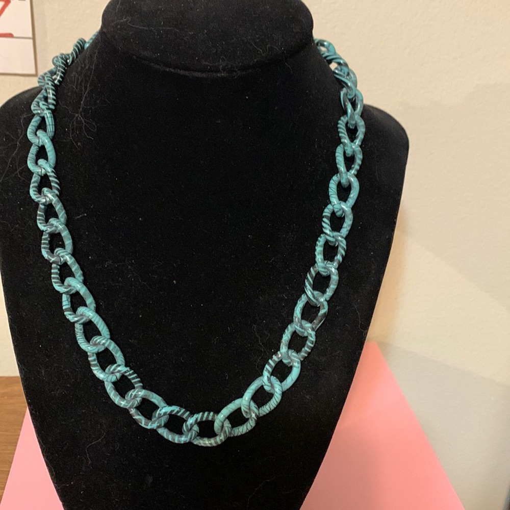 Beautiful teal blue necklace 18 1/2”